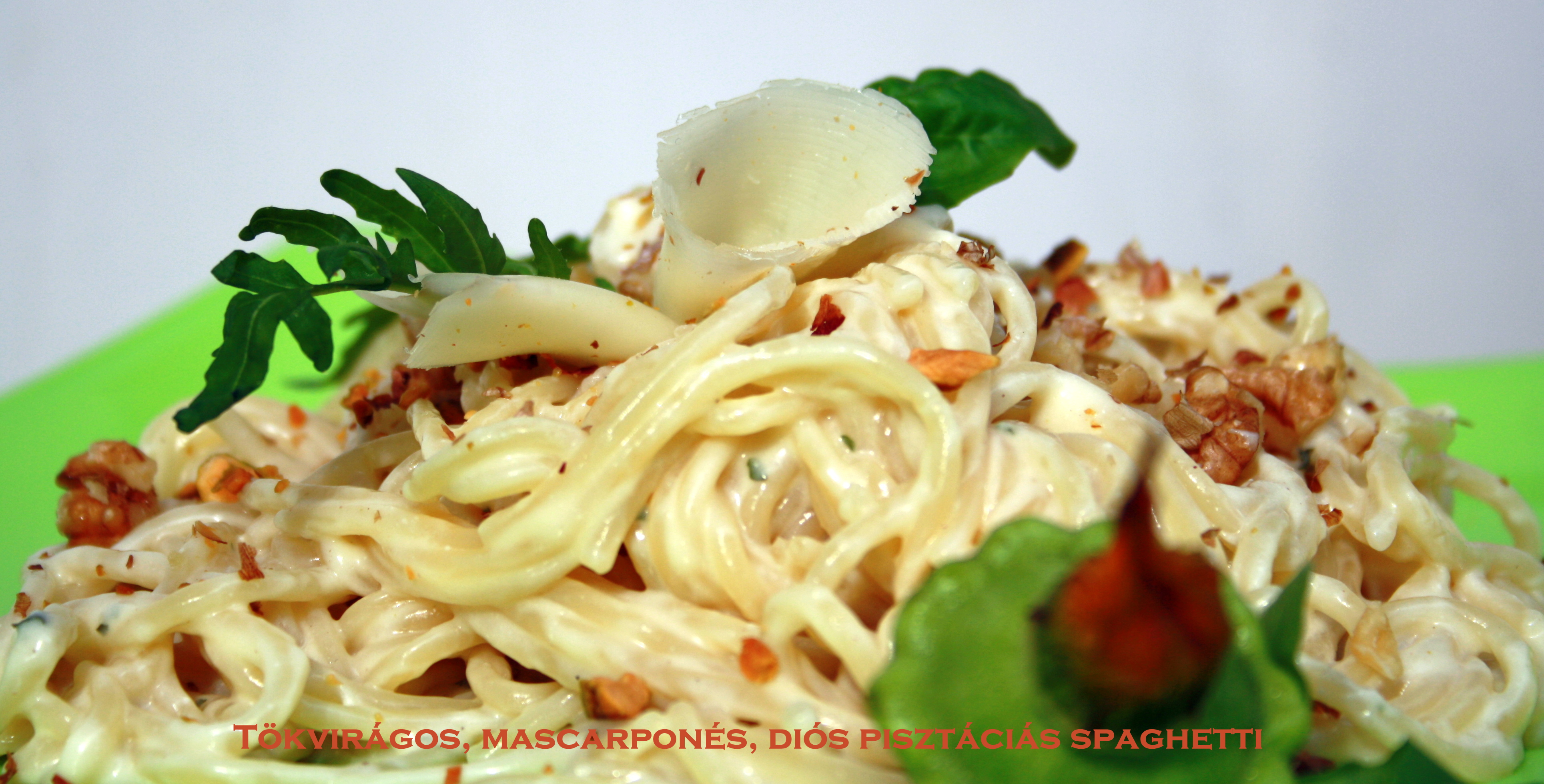 Tökvirágos, mascarponés, diós pisztáciás spaghetti